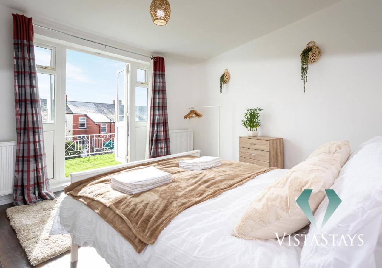 Vista Stays: Modern 5-bedroom House With Parking In Manchester