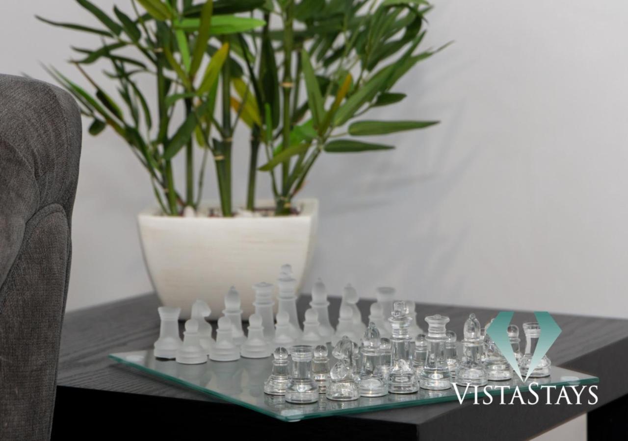 Vista Stays: Modern 5-bedroom House With Parking In Holiday home *